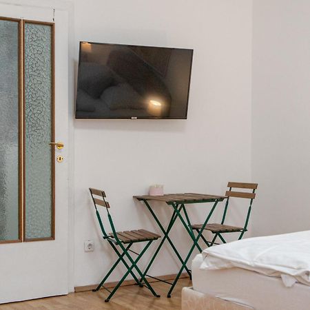 Budget City Stay - Near Wiener Stadthalle Ideal For Longstays 外观 照片
