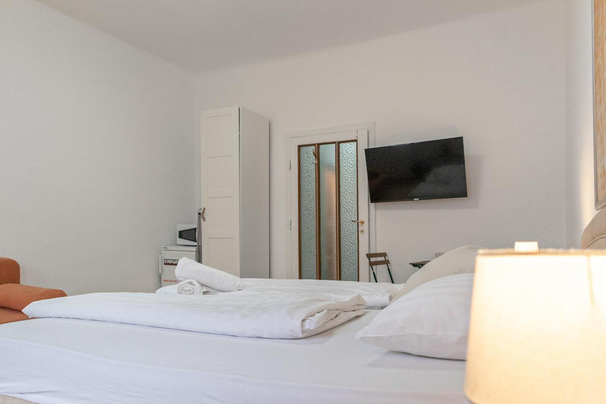 Budget City Stay - Near Wiener Stadthalle Ideal For Longstays 外观 照片
